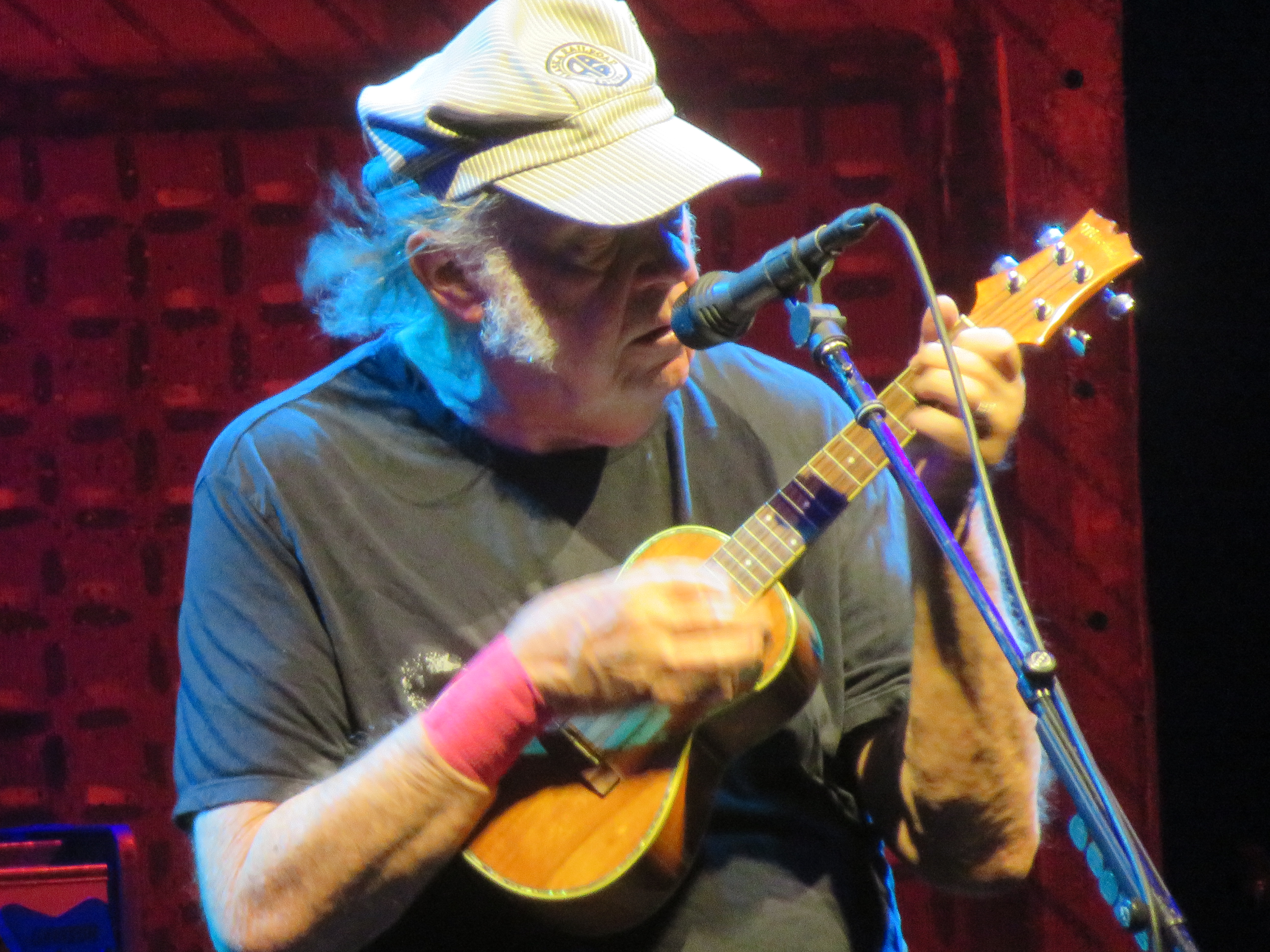 NeilYoungAndTheChromeHearts2025-08-17BeerStageTorontoCanada (12).JPG